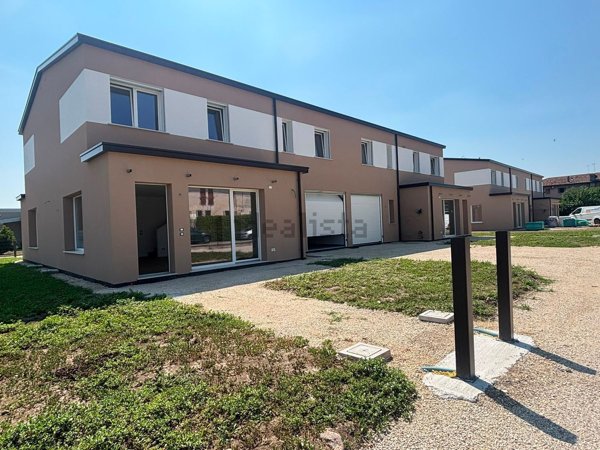 casa indipendente in vendita a Tezze sul Brenta in zona Tezze