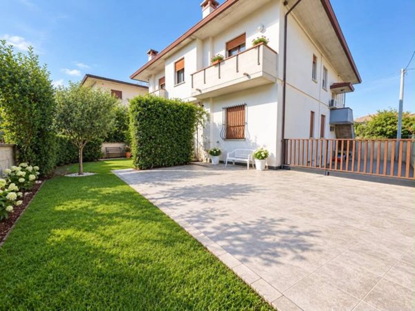 casa indipendente in vendita a Tezze sul Brenta in zona Tezze