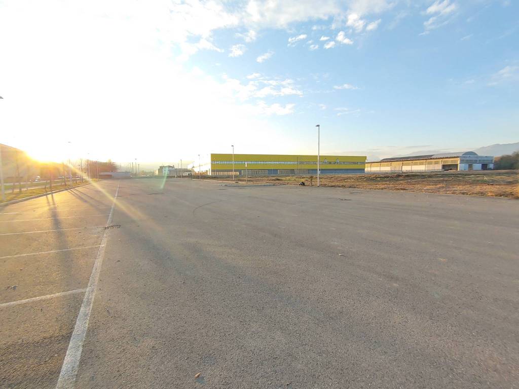 locale commerciale in vendita a Thiene