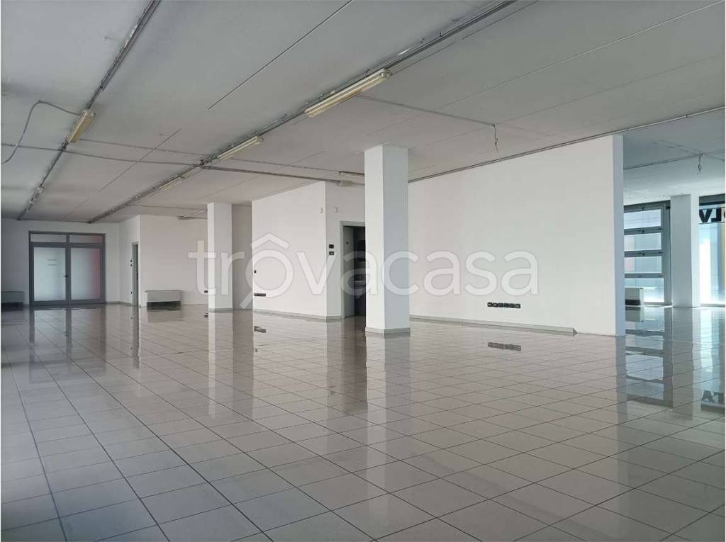 locale commerciale in vendita a Thiene