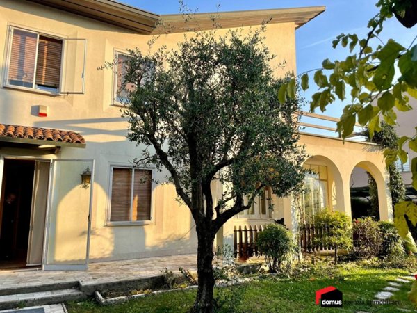 casa indipendente in vendita a Thiene