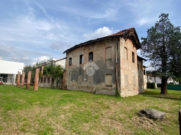 esavano in vendita a Thiene