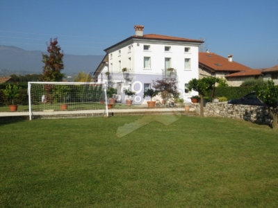 casa semindipendente in vendita a Thiene in zona Santo