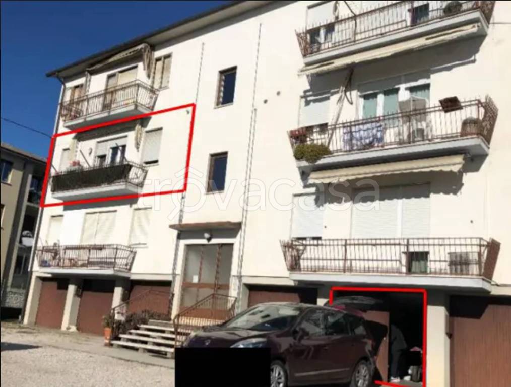 appartamento in vendita a Thiene in zona Santo
