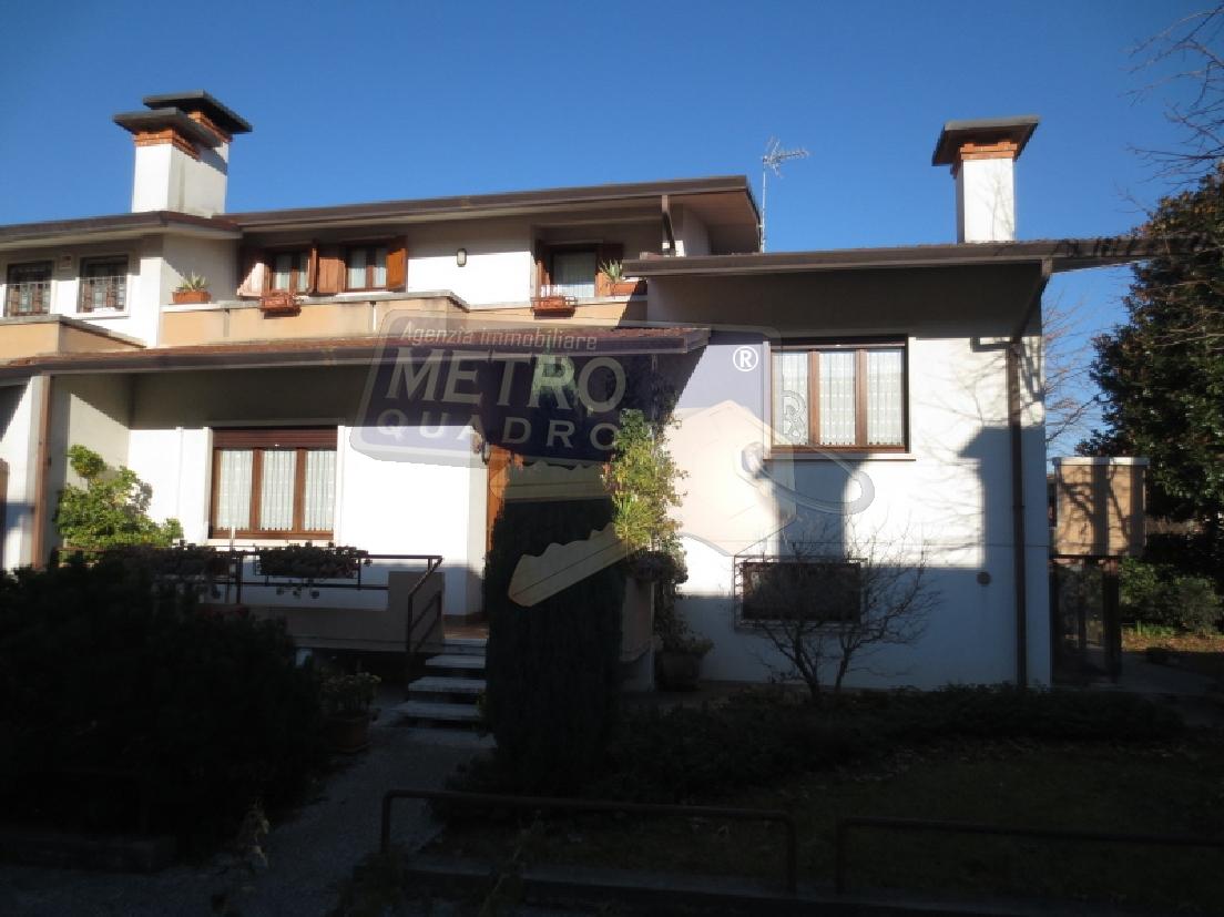 negozio in vendita a Thiene in zona Santo