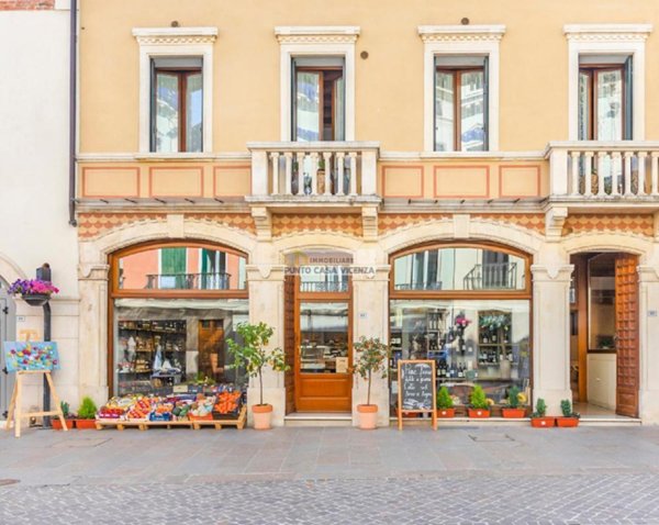 negozio in vendita a Thiene in zona Santo