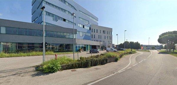 locale commerciale in vendita a Thiene