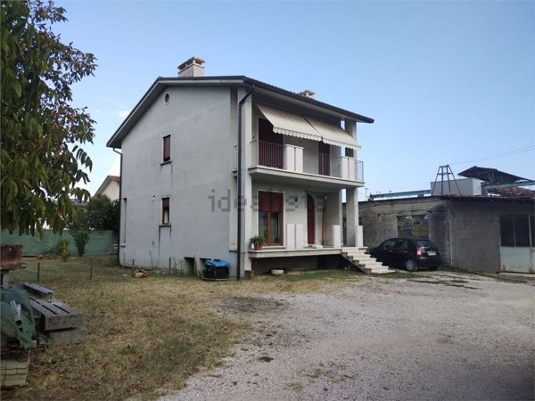 casa indipendente in vendita a Thiene