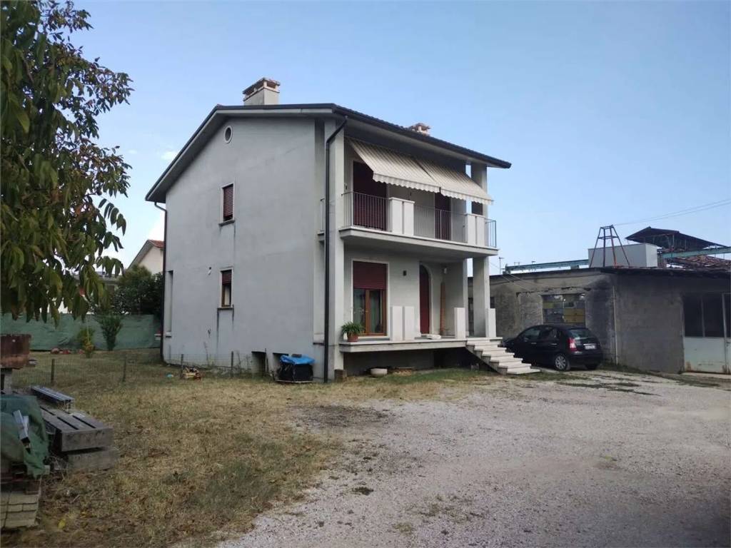 casa indipendente in vendita a Thiene