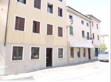 negozio in vendita a Thiene in zona Santo