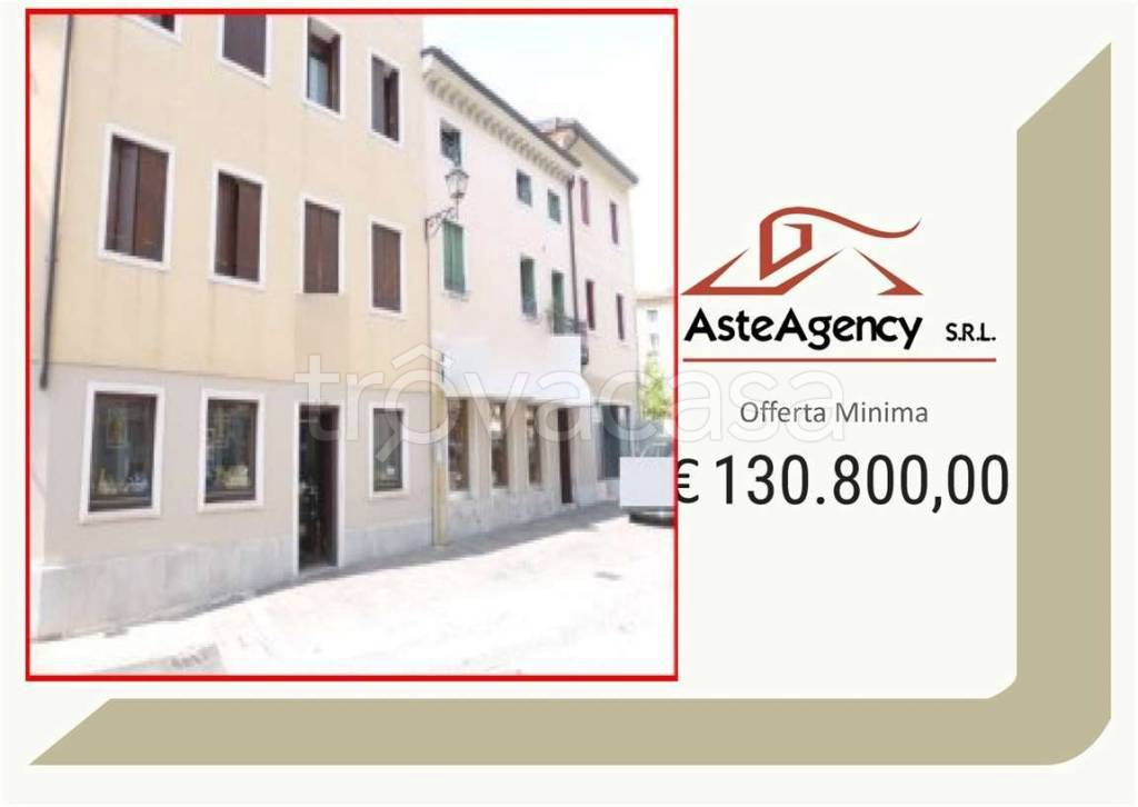 negozio in vendita a Thiene in zona Santo