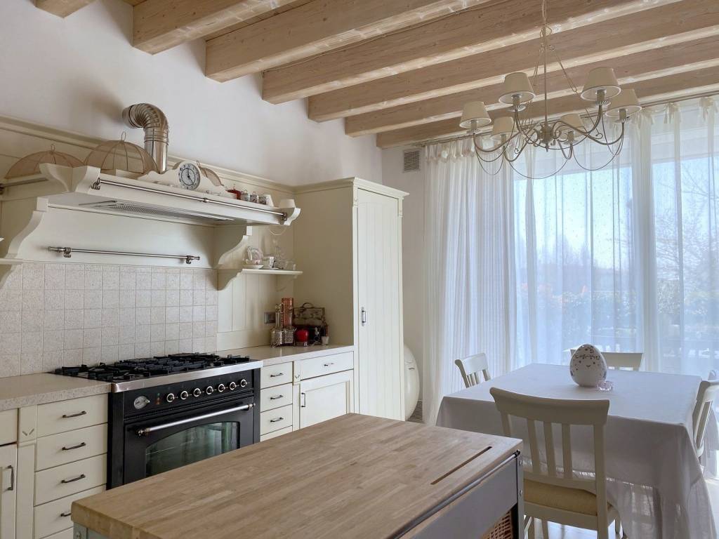 casa indipendente in vendita a Thiene
