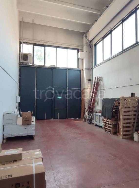 locale commerciale in vendita a Thiene