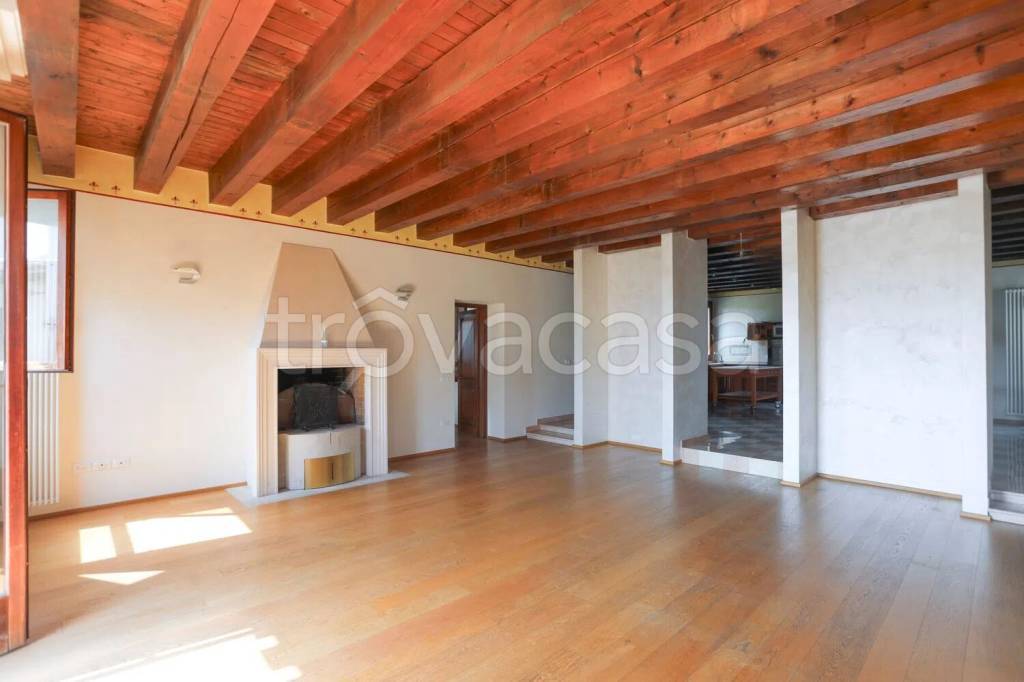 appartamento in vendita a Thiene in zona Santo
