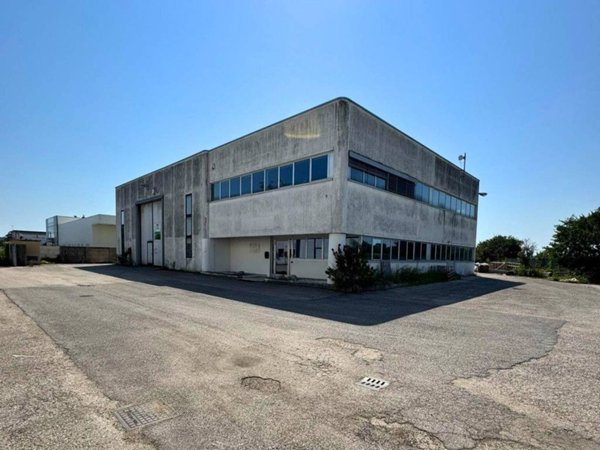 locale commerciale in vendita a Thiene