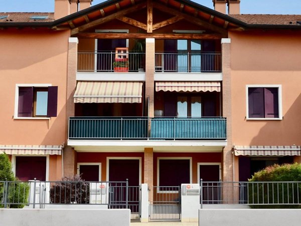 appartamento in vendita a Thiene in zona Rozzampia