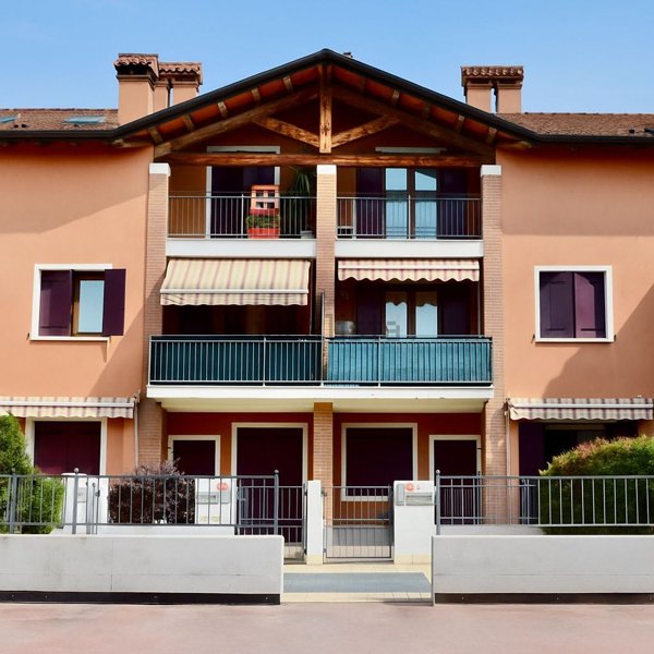 appartamento in vendita a Thiene in zona Rozzampia