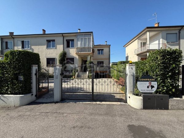 appartamento in vendita a Thiene in zona Santo