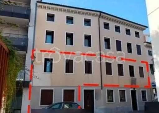 appartamento in vendita a Thiene in zona Santo