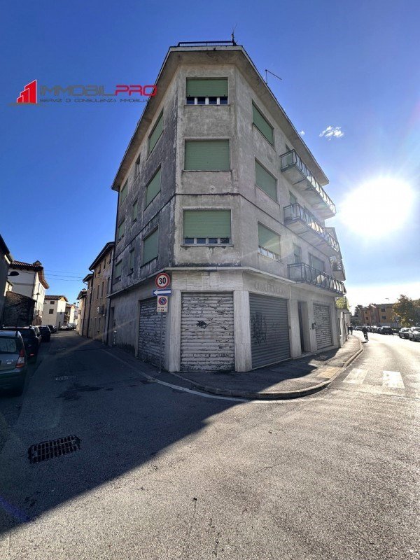 negozio in vendita a Thiene in zona Santo
