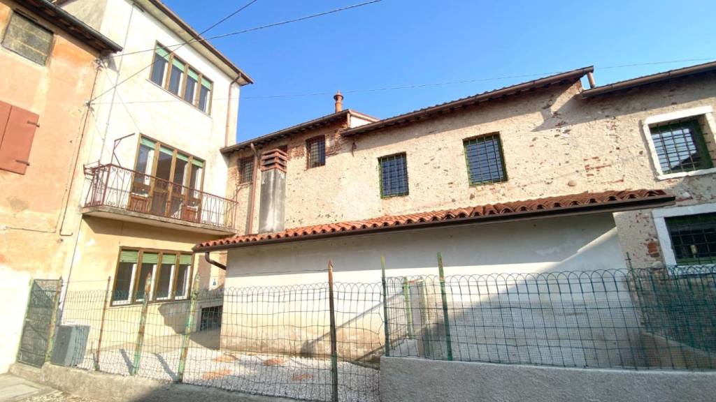 casa indipendente in vendita a Thiene