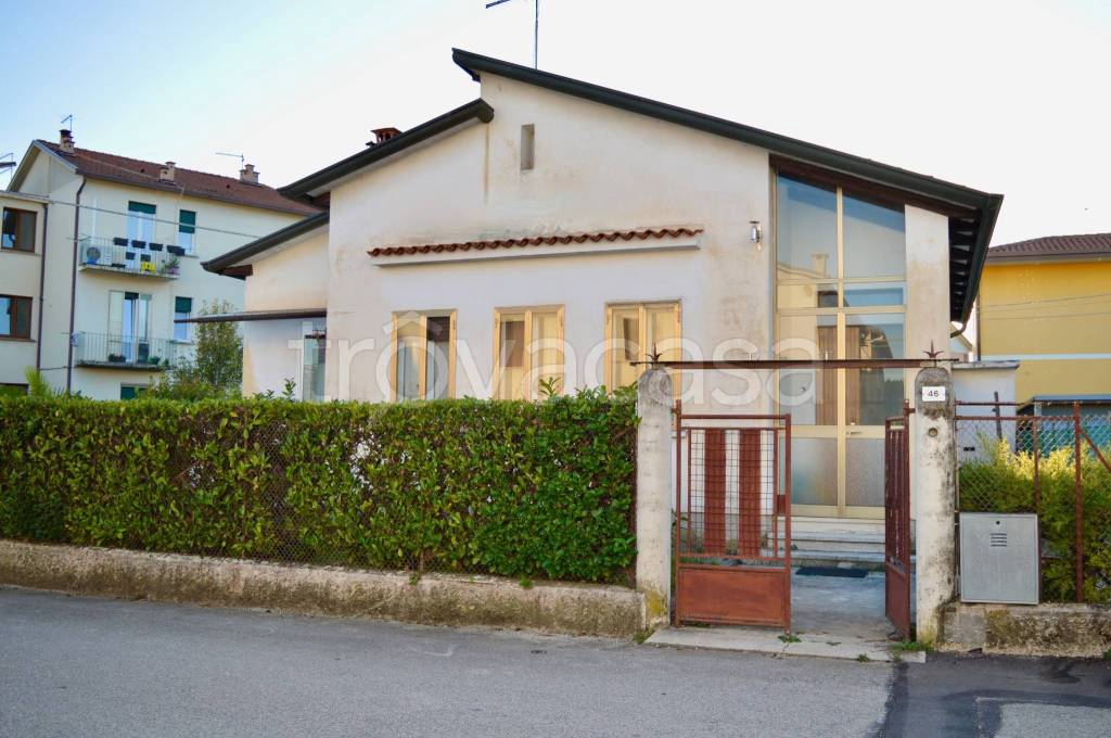 casa indipendente in vendita a Thiene