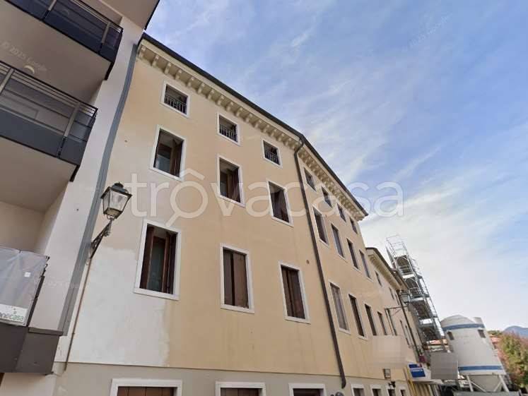 appartamento in vendita a Thiene in zona Santo