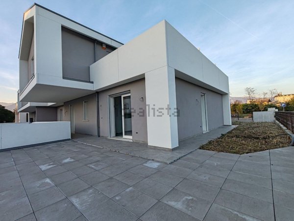 casa indipendente in vendita a Thiene