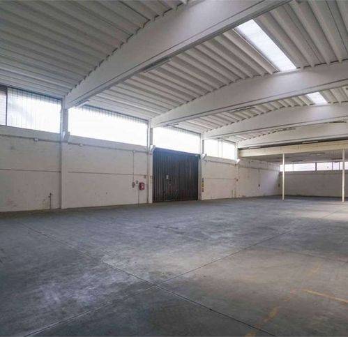 locale commerciale in vendita a Thiene