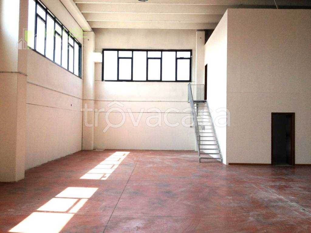 locale commerciale in vendita a Thiene