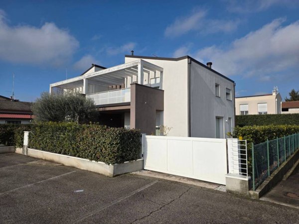 casa indipendente in vendita a Thiene