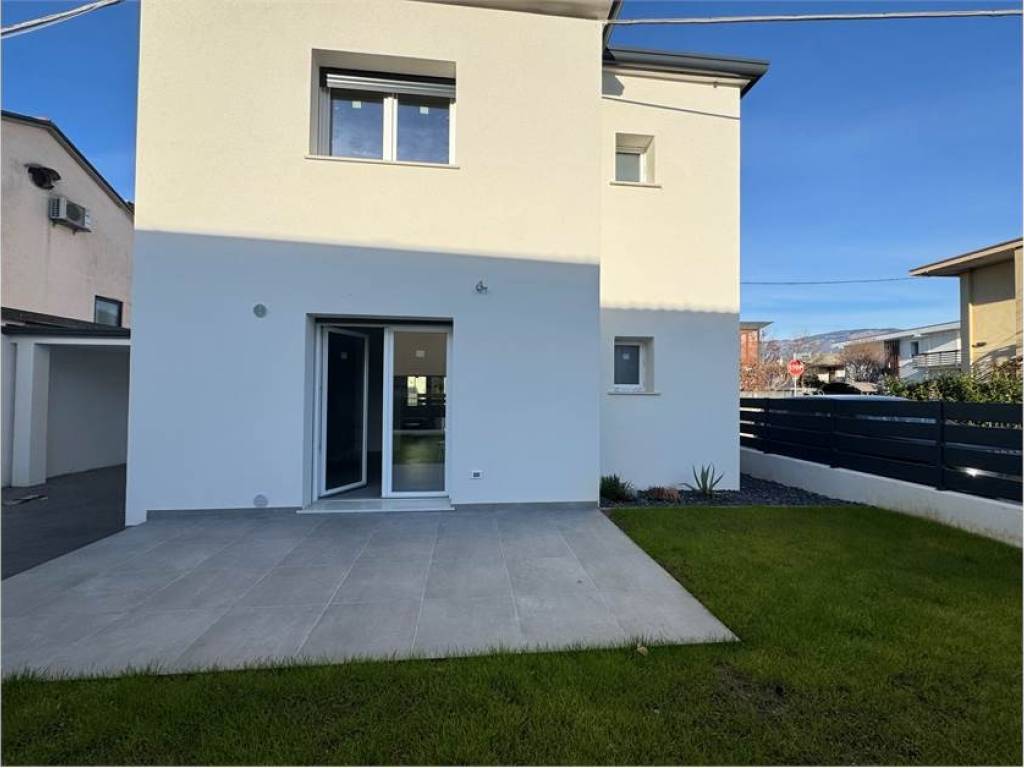casa indipendente in vendita a Thiene