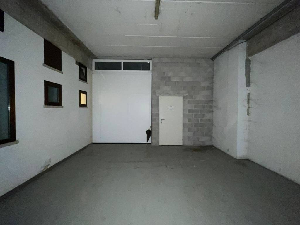 locale commerciale in vendita a Thiene in zona Santo