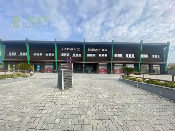 locale commerciale in vendita a Thiene