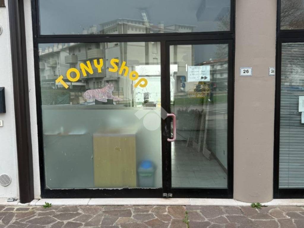 negozio in vendita a Thiene in zona Santo