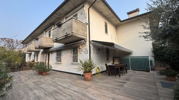 esavano in vendita a Thiene in zona Santo