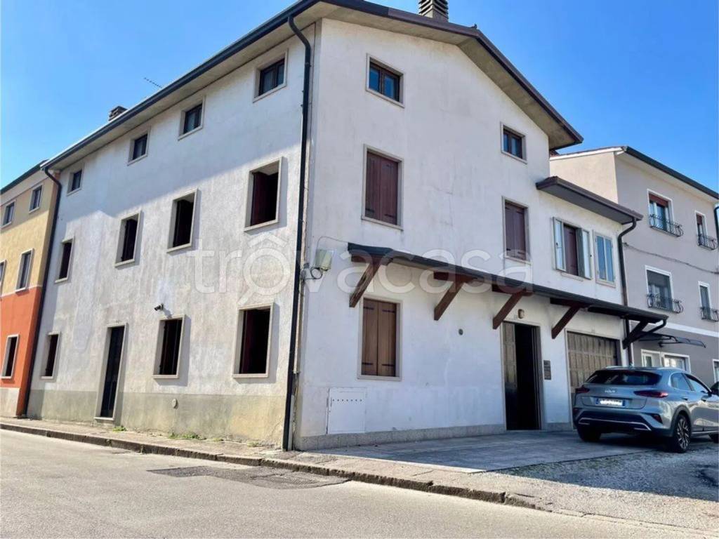 casa indipendente in vendita a Thiene