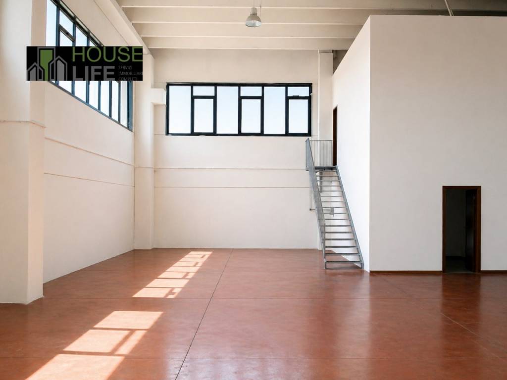 locale commerciale in vendita a Thiene