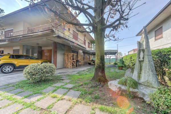 locale di sgombero in vendita a Thiene