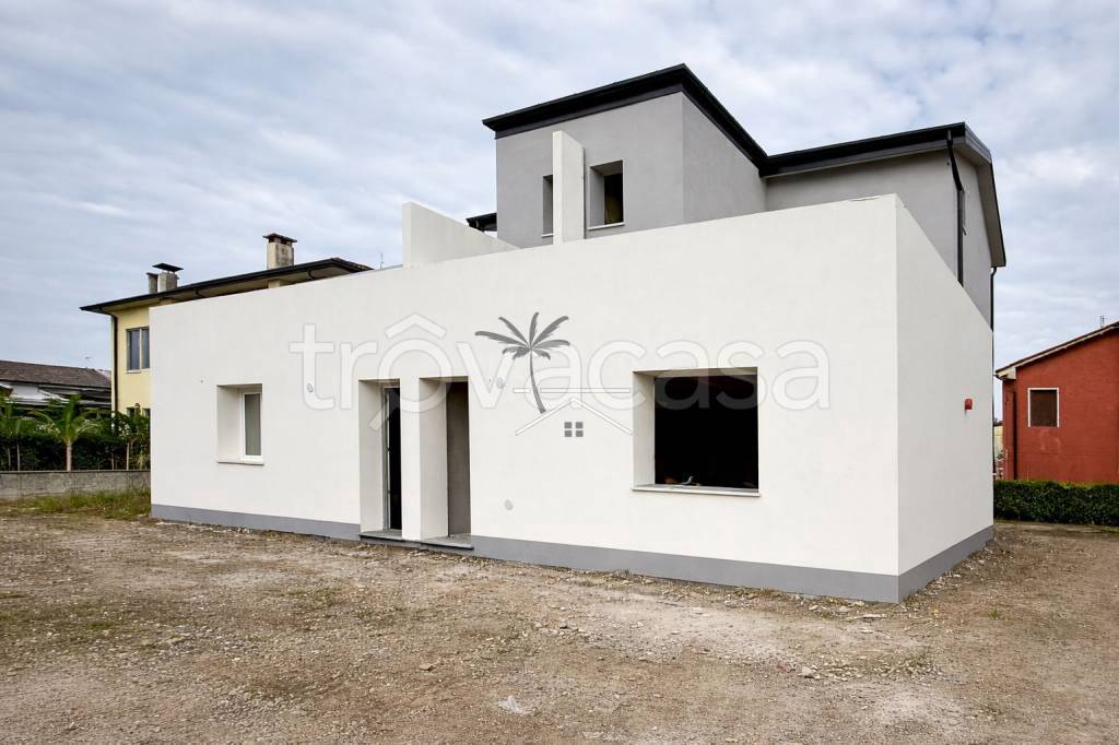 casa indipendente in vendita a Thiene