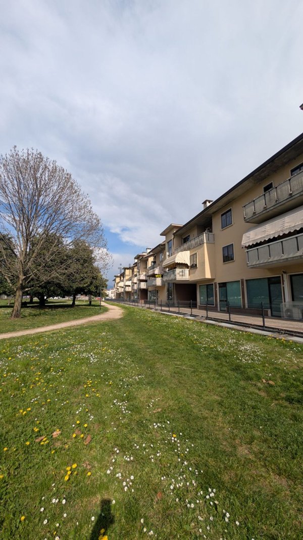locale commerciale in vendita a Thiene