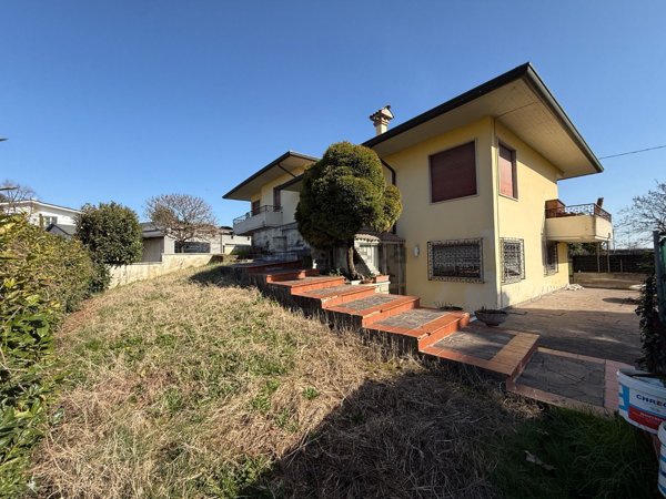 casa indipendente in vendita a Thiene