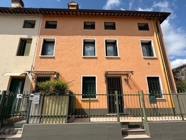 appartamento in vendita a Thiene in zona Rozzampia