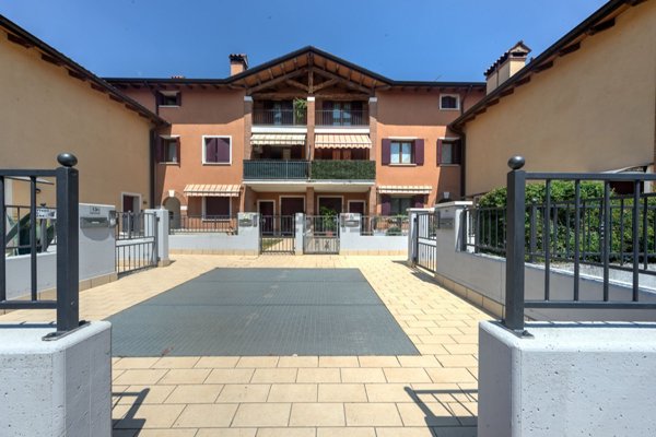 appartamento in vendita a Thiene in zona Rozzampia
