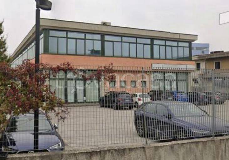 locale commerciale in vendita a Thiene
