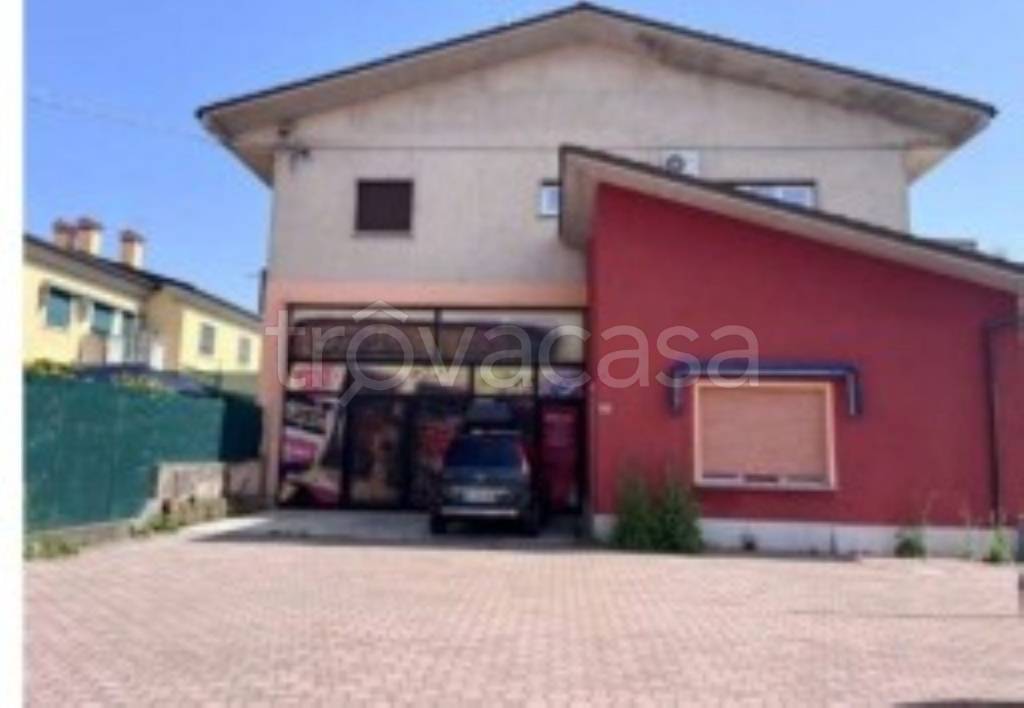 locale commerciale in vendita a Thiene in zona Santo