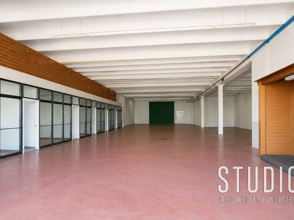locale commerciale in vendita a Thiene in zona Borgo Lampertico