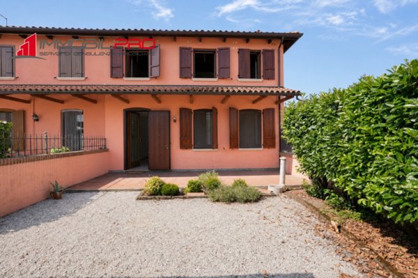 casa indipendente in vendita a Thiene in zona Rozzampia
