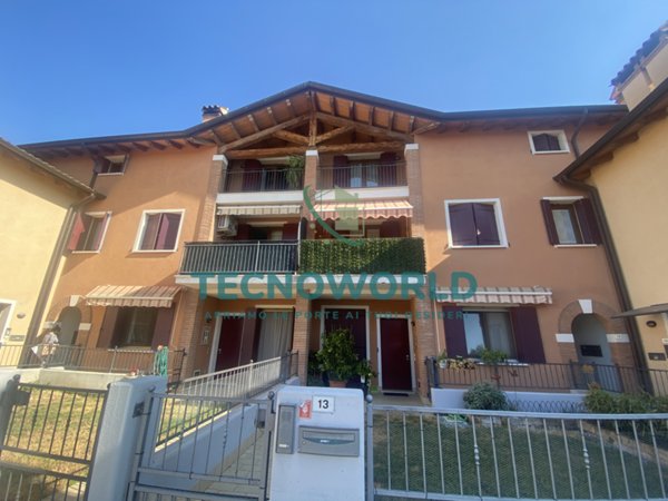 appartamento in vendita a Thiene in zona Rozzampia