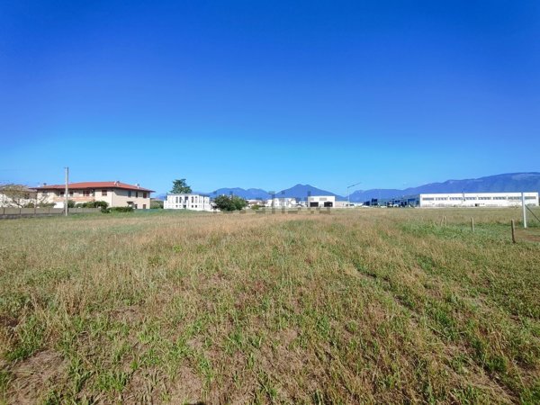 terreno in vendita a Thiene in zona Borgo Lampertico